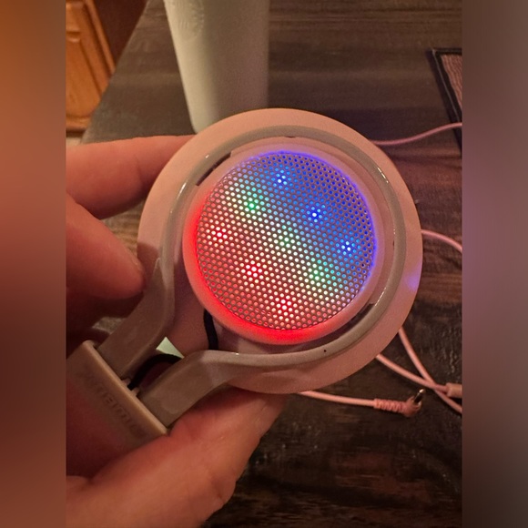 Riwbox WT-7S BT Headphones Light Up, Foldable Stereo Wireless Headset Kids - Picture 8 of 15